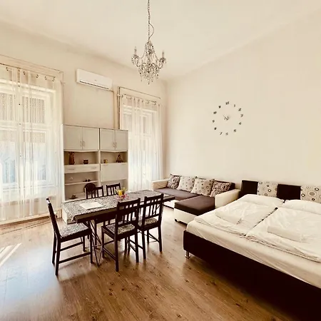 Apartamento Oktogon Spacious Ac Balcony