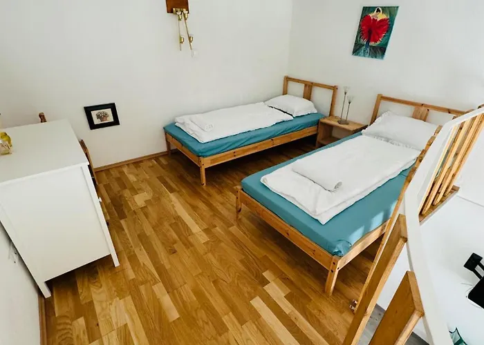 Oktogon Spacious Ac Balcony Apartment Budapest
