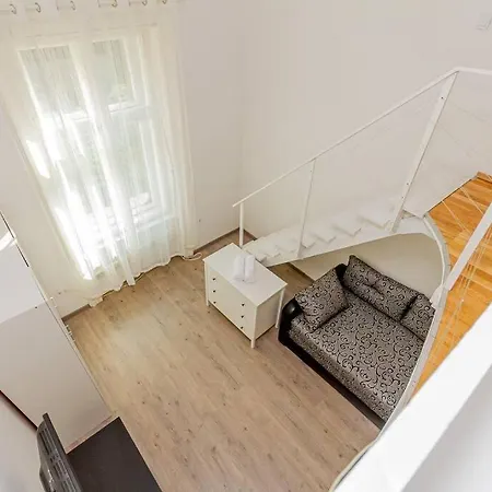 Oktogon Spacious Ac Balcony