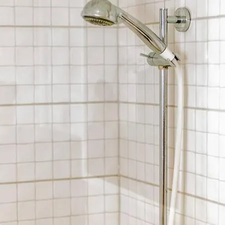 アパート Oktogon Spacious Ac Balcony ブダペスト