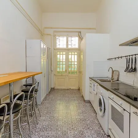 Oktogon Spacious Ac Balcony Διαμέρισμα