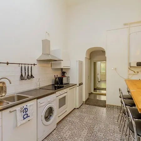 Oktogon Spacious Ac Balcony アパート *