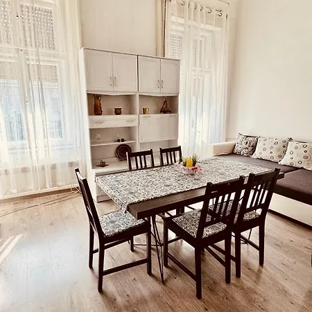 アパート Oktogon Spacious Ac Balcony *