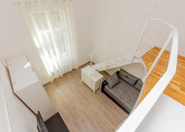 Oktogon Spacious Ac Balcony
