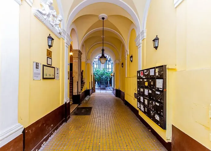 Appartement Oktogon Spacious Ac Balcony Budapest