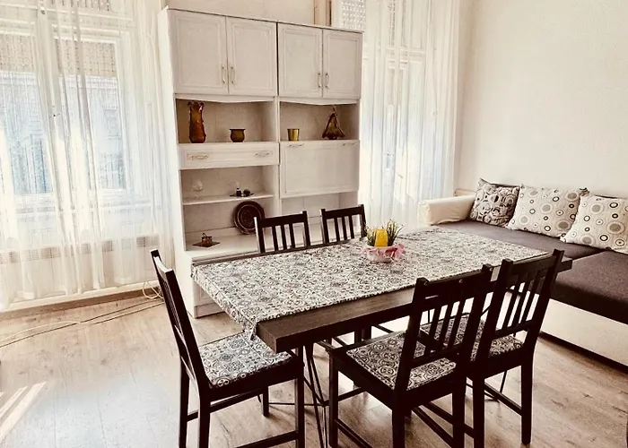 Appartement Oktogon Spacious Ac Balcony *