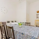 Oktogon Spacious Ac Balcony Apartman *