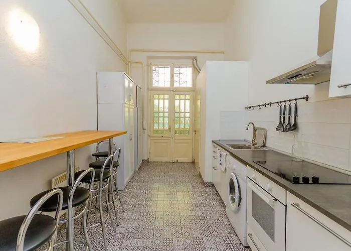 Oktogon Spacious Ac Balcony Apartament