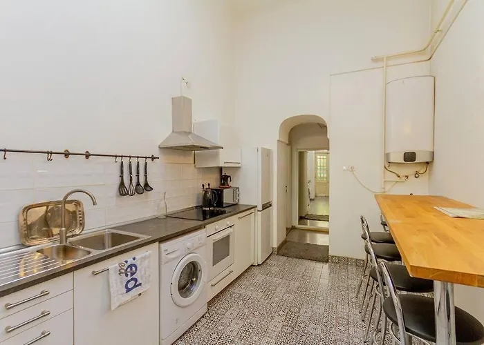Oktogon Spacious Ac Balcony Apartament *